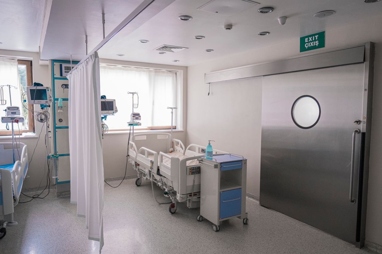 hospital car crash abroad
