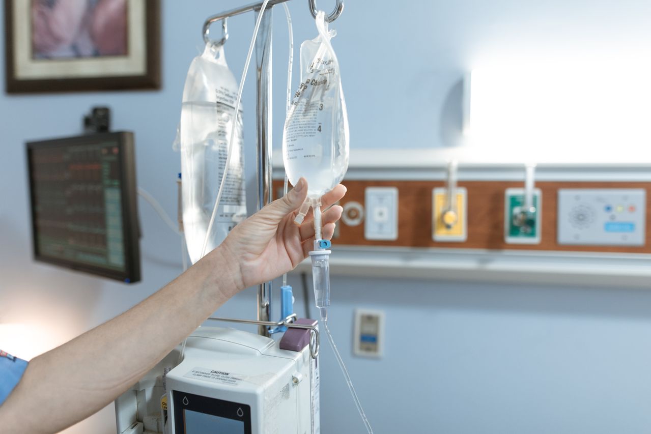 Pneumonia and Hypoxia: Why Low Oxygen Levels Require Specialized Medical Flights